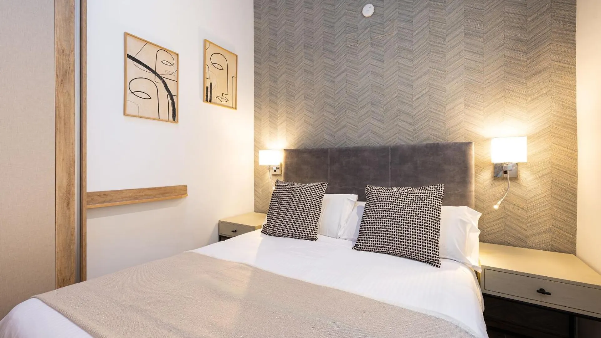 H2M Alamos Duplex, Desk, Dishwasher, Oven, Shower Málaga 0*,  İspanya