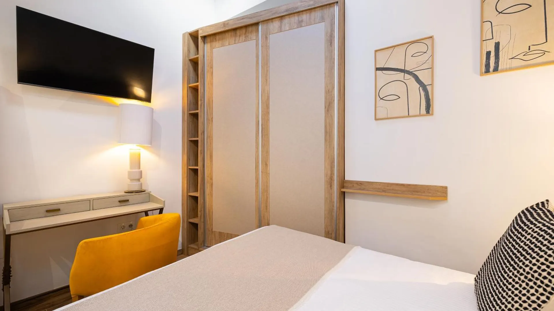 H2M Alamos Duplex, Desk, Dishwasher, Oven, Shower Malaga Apartment