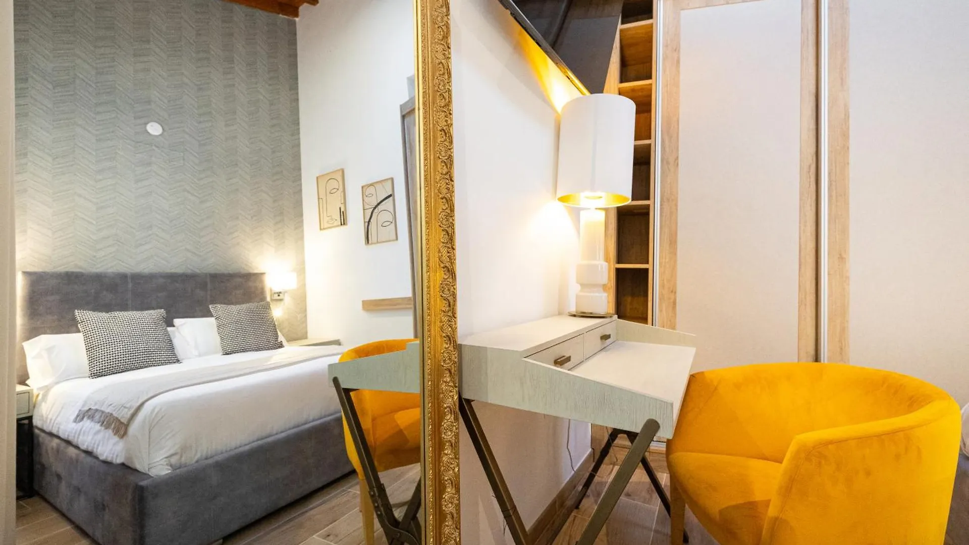 H2M Alamos Duplex, Desk, Dishwasher, Oven, Shower Malaga Spain